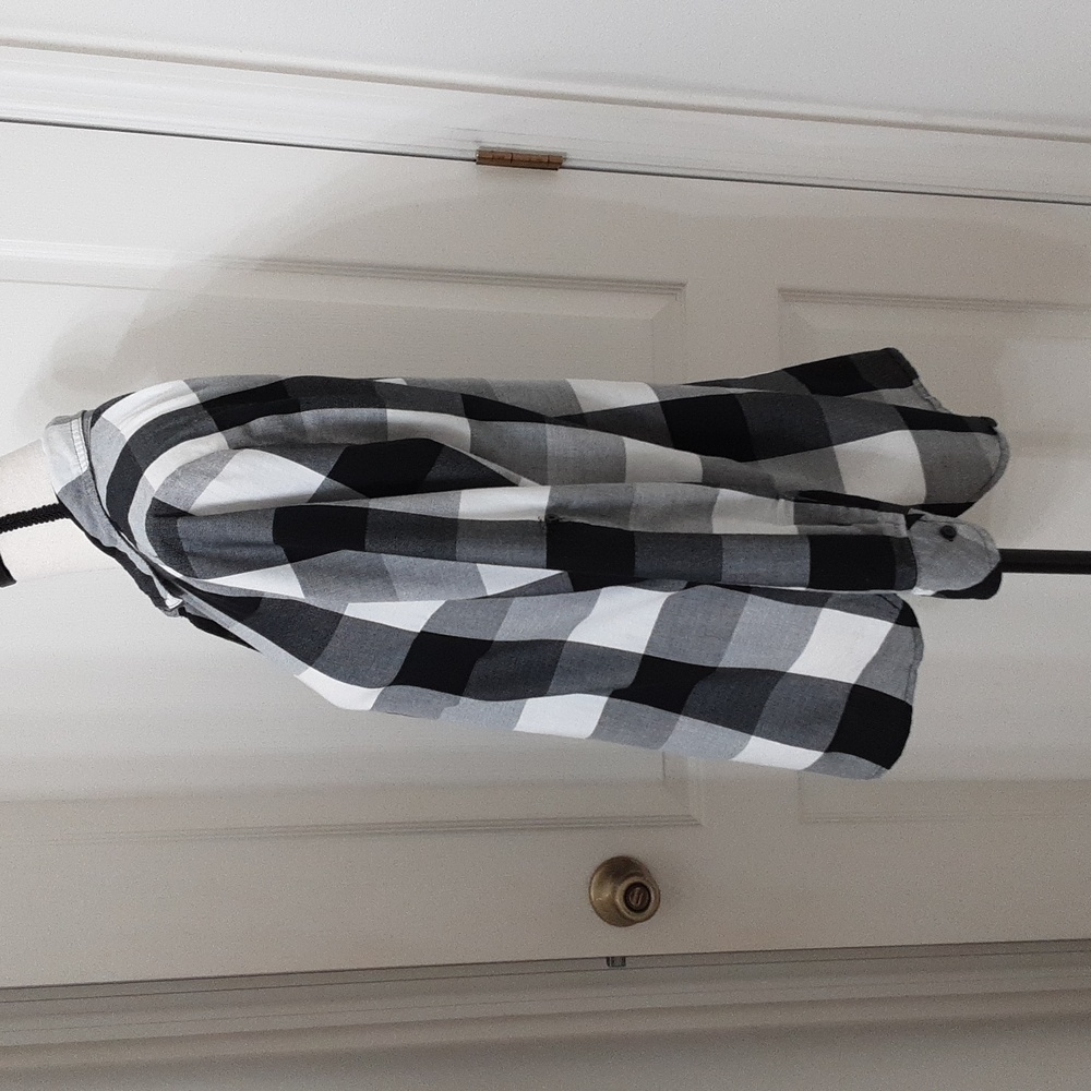 Riders by Lee Indigo Size M Button Front Blouse Buffalo Plaid Black White, EUC - Picture 3 of 12